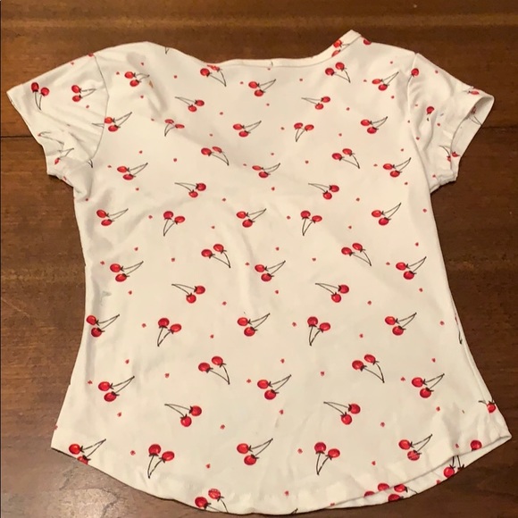 rue21 white and red cherry print v-neck top size s - Picture 3 of 3